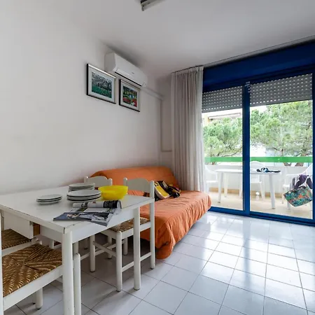 Cozy With Lateral Sea View In Bibione