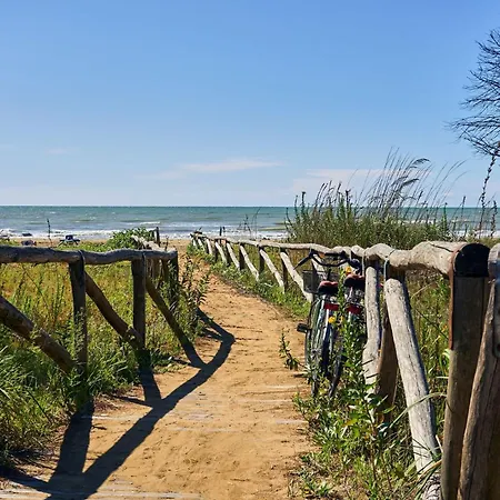 Cozy With Lateral Sea View In Apartament Bibione