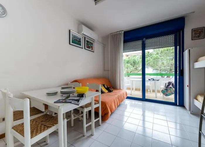 Cozy With Lateral Sea View In Bibione