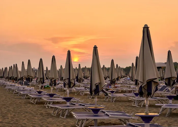 Cozy With Lateral Sea View In Bibione
